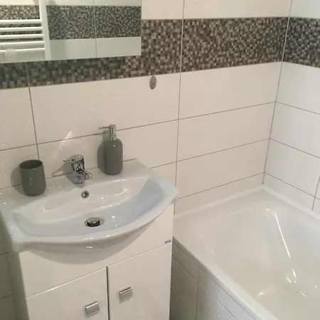 Mora Apartmanhaz Apartament Kiskunfélegyháza