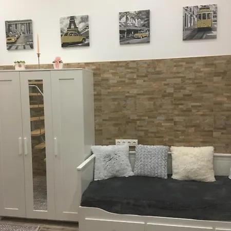 Mora Apartmanhaz *