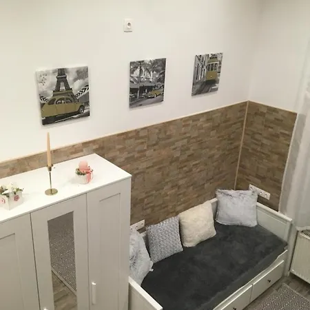 Mora Apartmanhaz Διαμέρισμα *