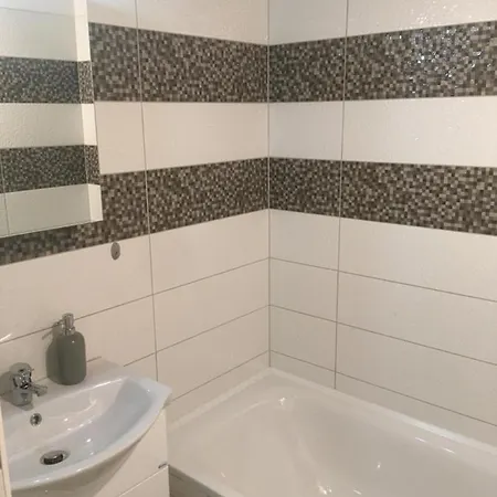 Mora Apartmanhaz Διαμέρισμα *