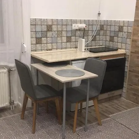 Mora Apartmanhaz Кишкунфеледьхаза
