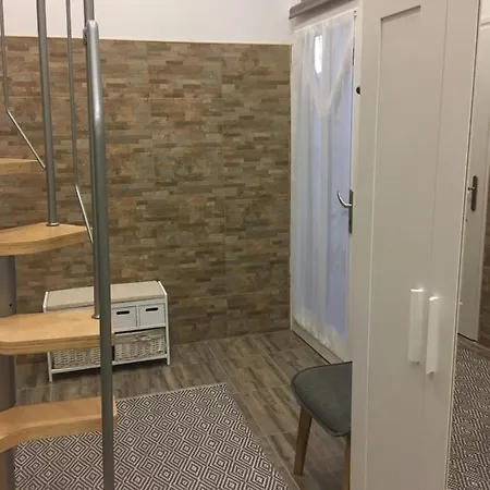 Mora Apartmanhaz *