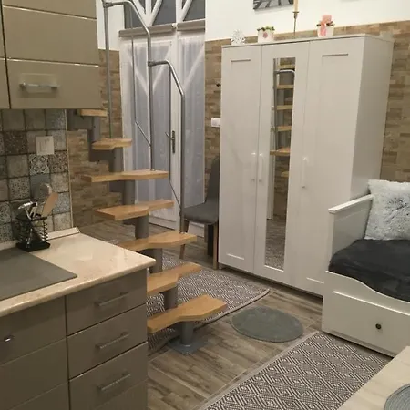 Mora Apartmanhaz Кишкунфеледьхаза