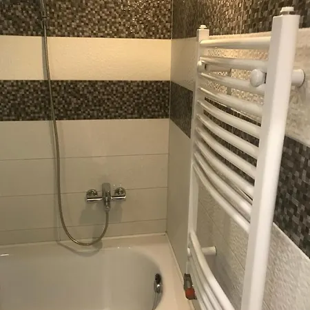 Mora Apartmanhaz Кишкунфеледьхаза